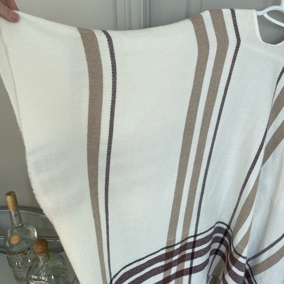 Dynamite poncho - Picture 3 of 7